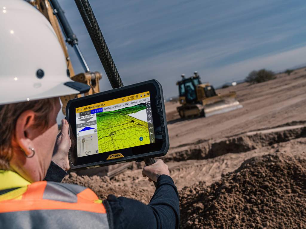 Trimble T100 surfplatta på roverstången